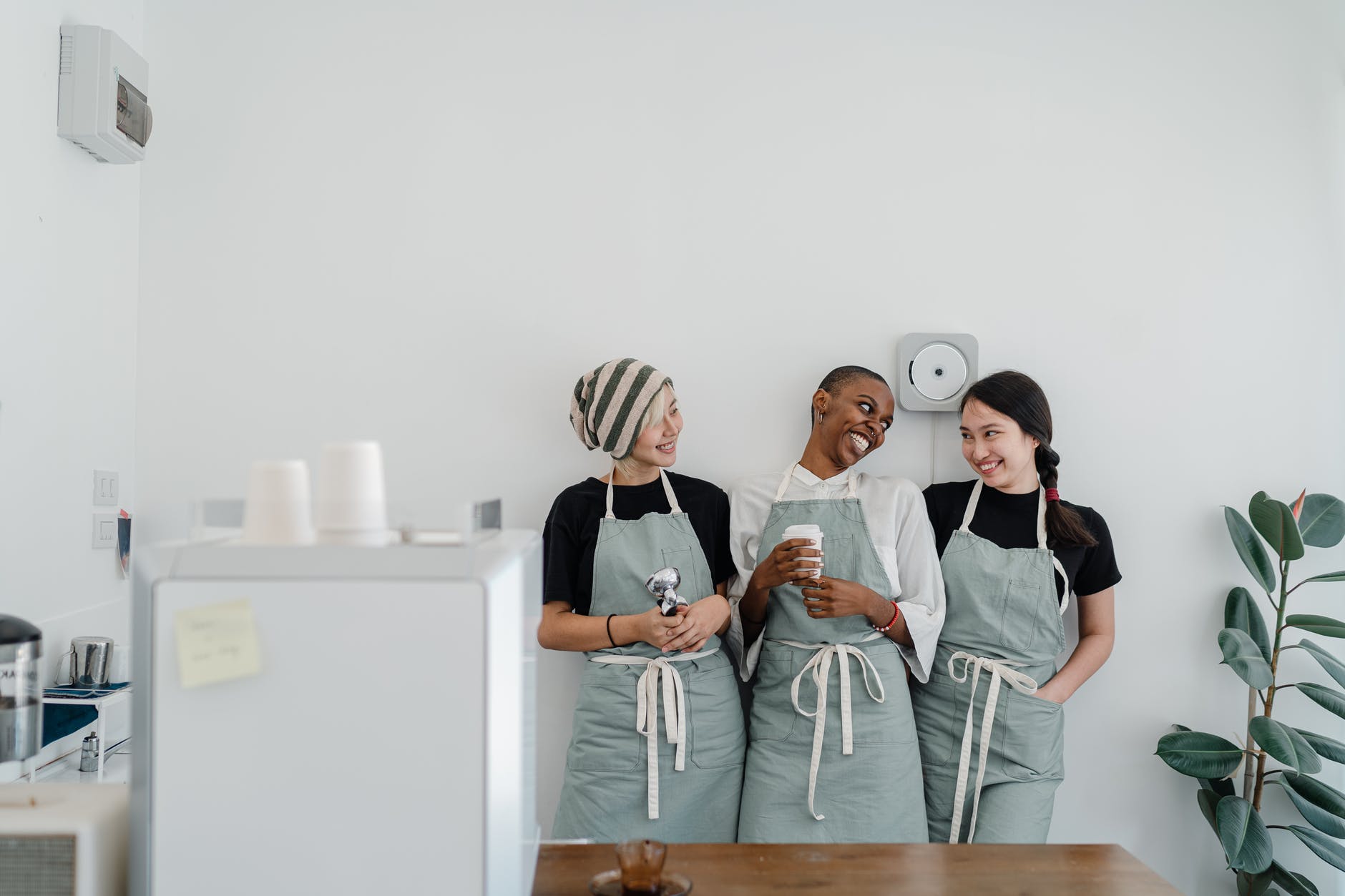tips membuat pelanggan setia dengan bisnis buat pegawai betah